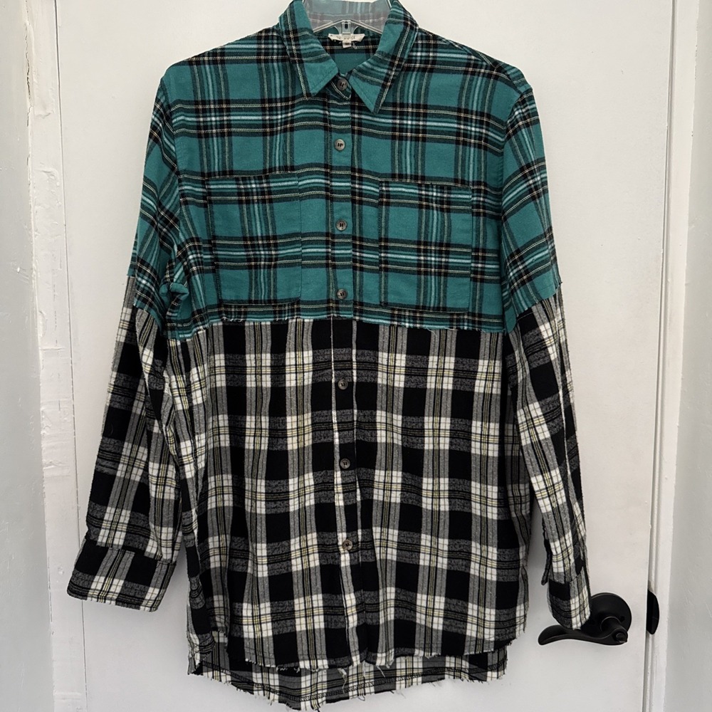 LA MIEL Womens M Grunge Plaid Colorblock Top Frayed Hem Boyfriend Fit Shacket